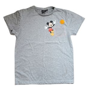 🌸Disney Mickey Mousegray shirt Size S 3/$10